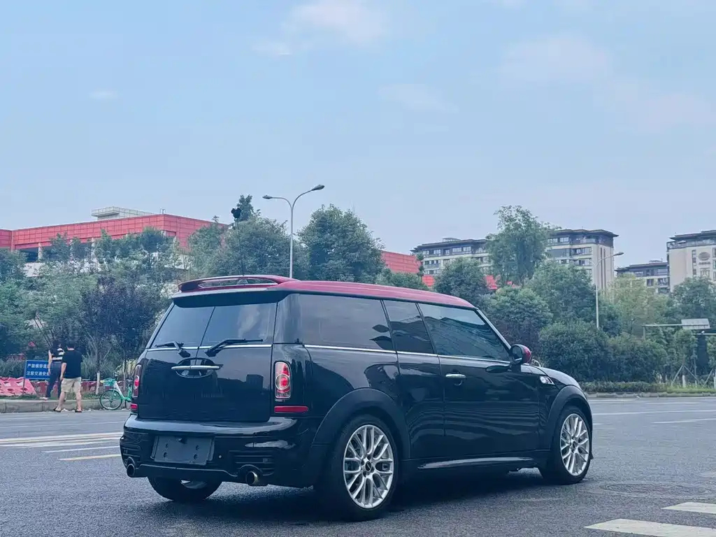 MINI CLUBMAN 2012
