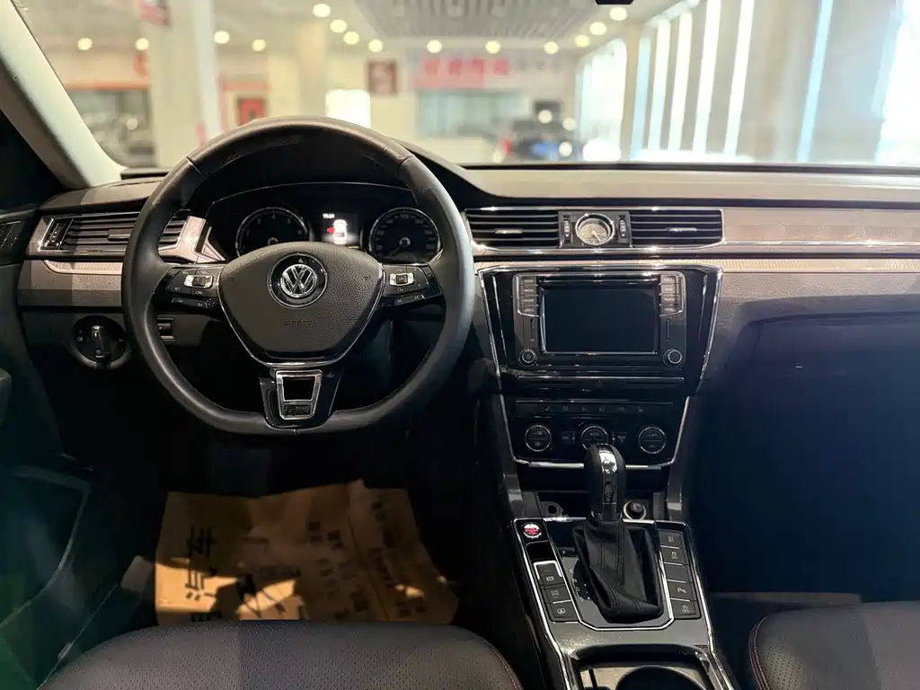 VOLKSWAGEN PASSAT 2016