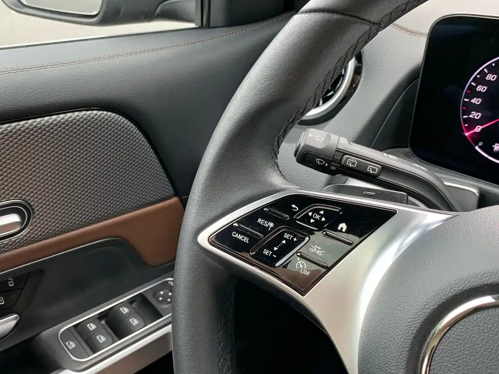 MERCEDES BENZ GLB 2024