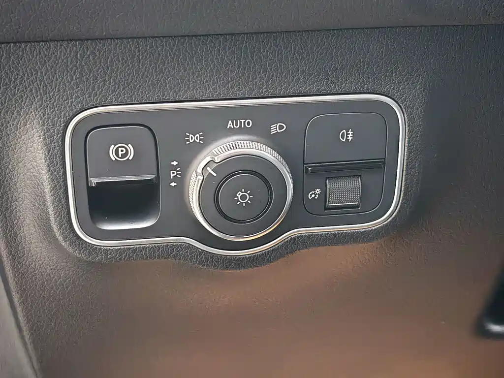 MERCEDES BENZ GLB 2023