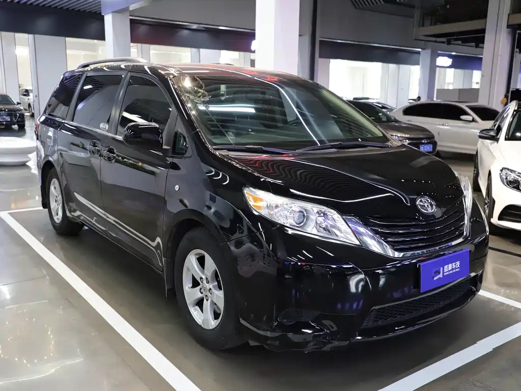 TOYOTA SIENNA 2018