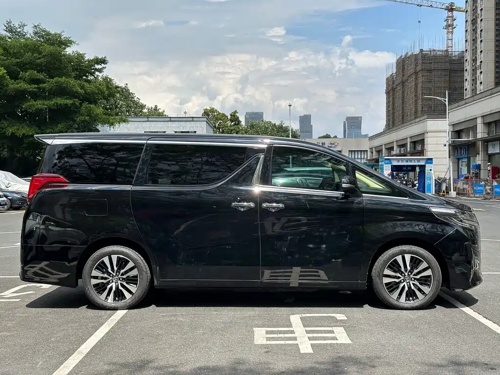 TOYOTA ALPHARD 2018