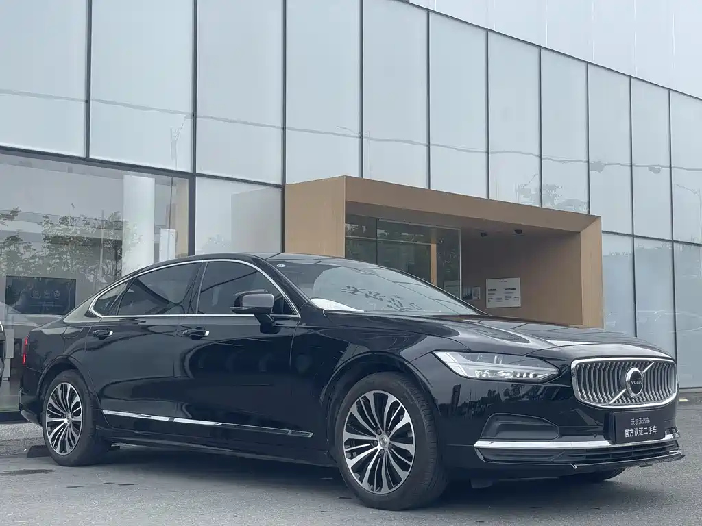 VOLVO S90 2023
