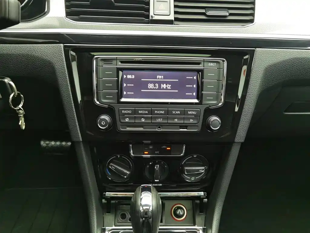 VOLKSWAGEN BORA 2018