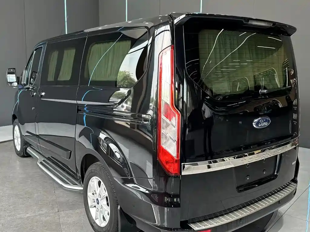 FORD TOUREO 2020