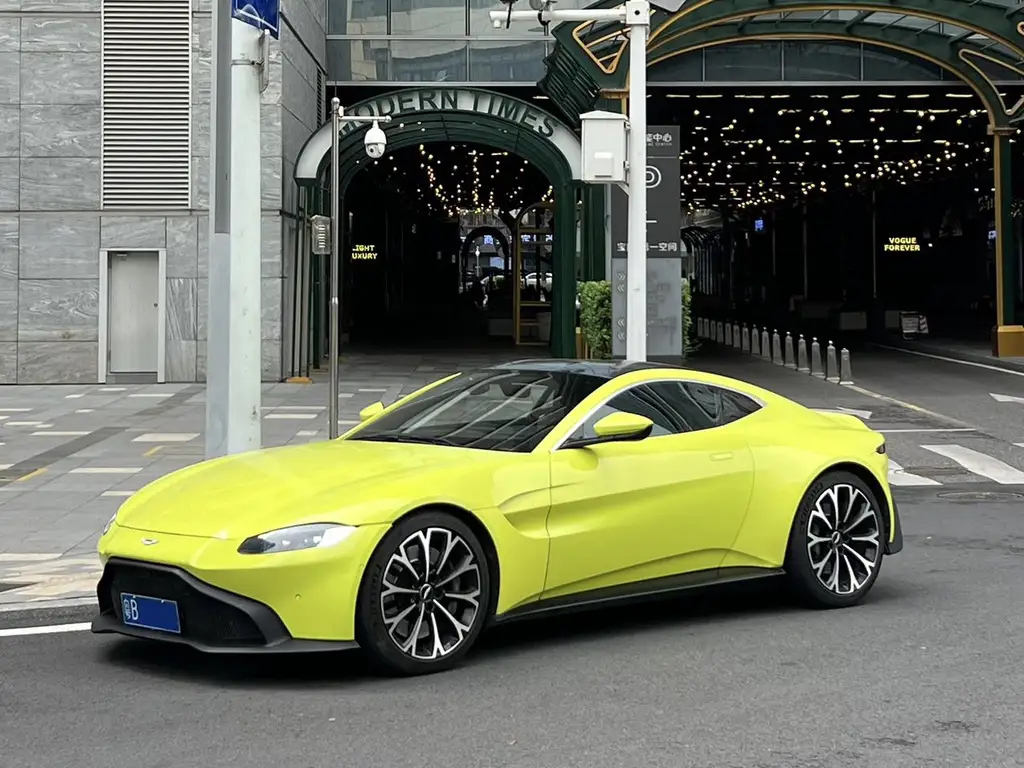 ASTON MARTIN V8 VANTAGE