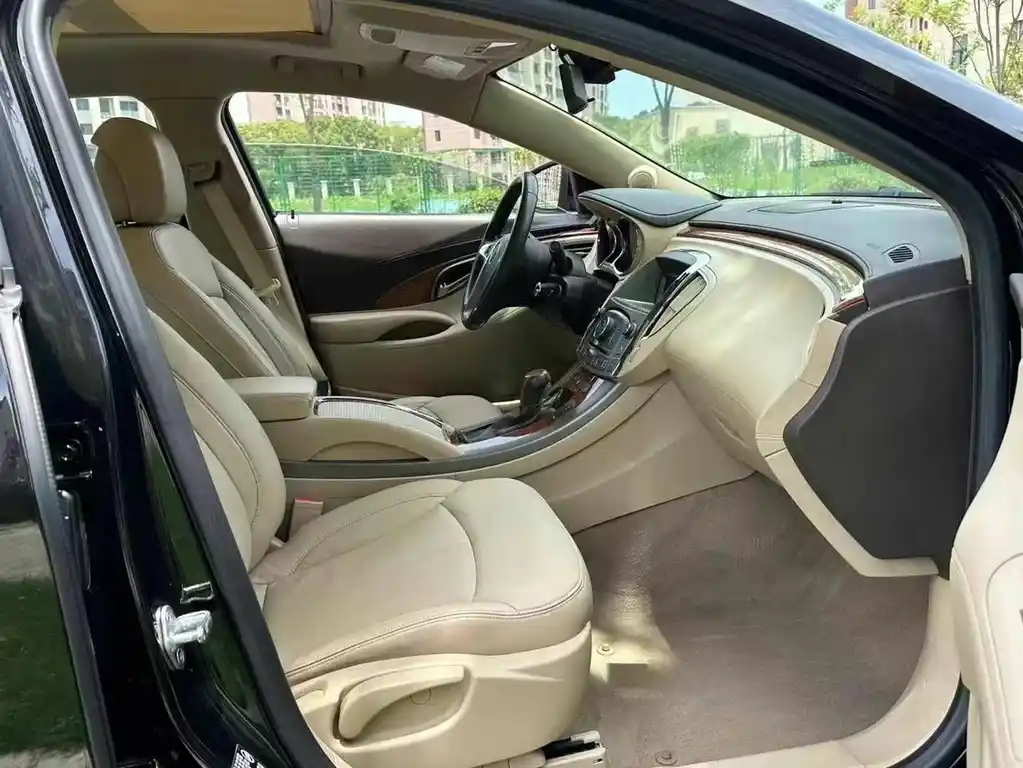 BUICK LACROSSE 2010