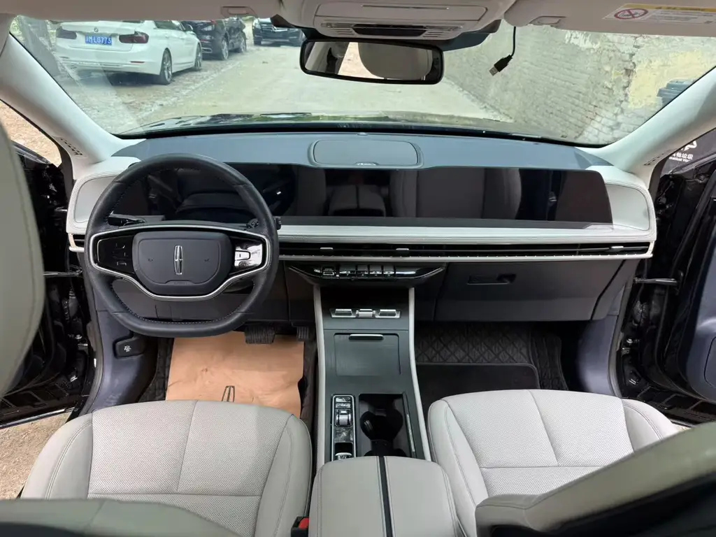 LINCOLN ADVENTURER 2023