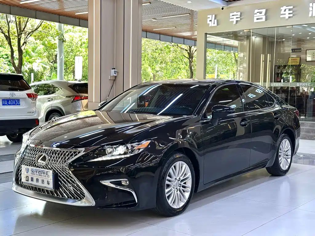 LEXUS ES 2015