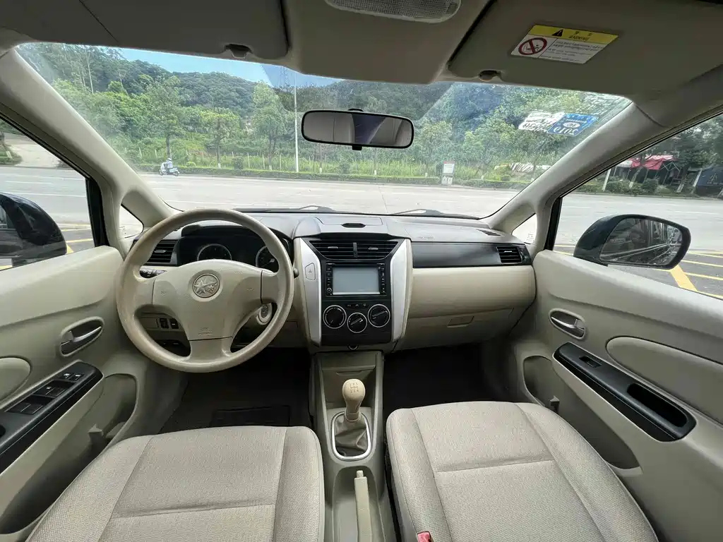 VENUCIA D50 2012