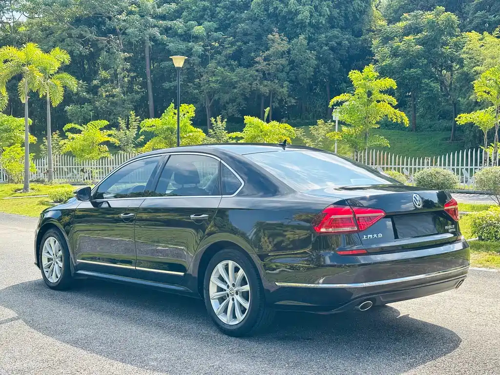 VOLKSWAGEN PASSAT 2018