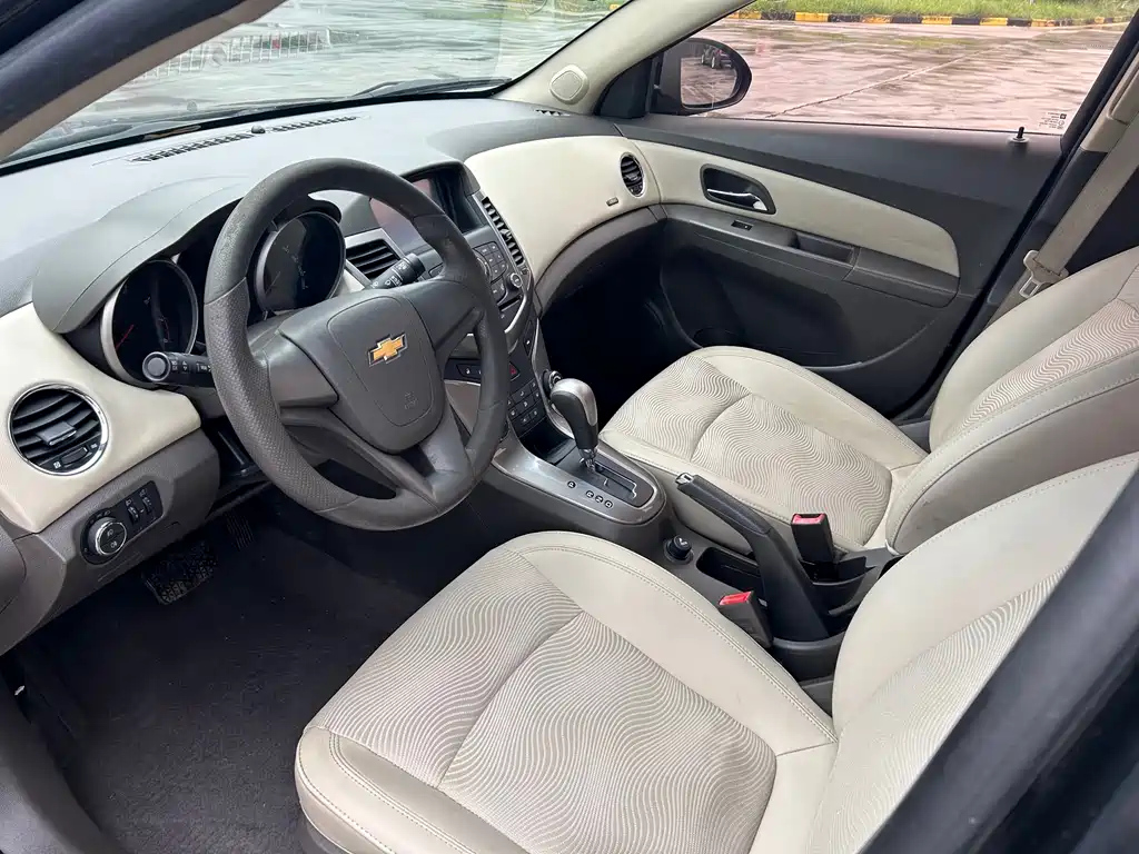 CHEVROLET CRUZE 2015