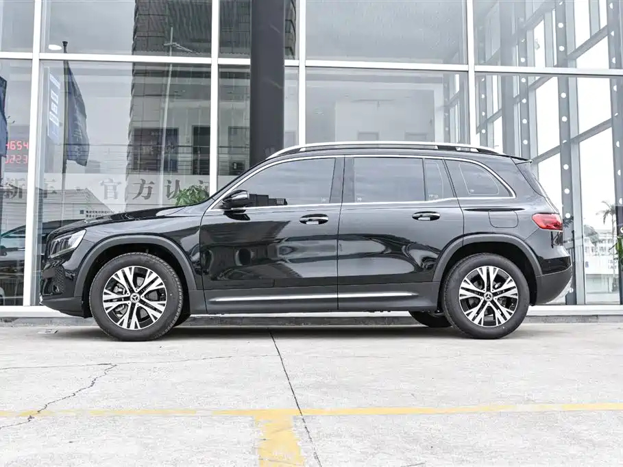 MERCEDES BENZ GLB 2024