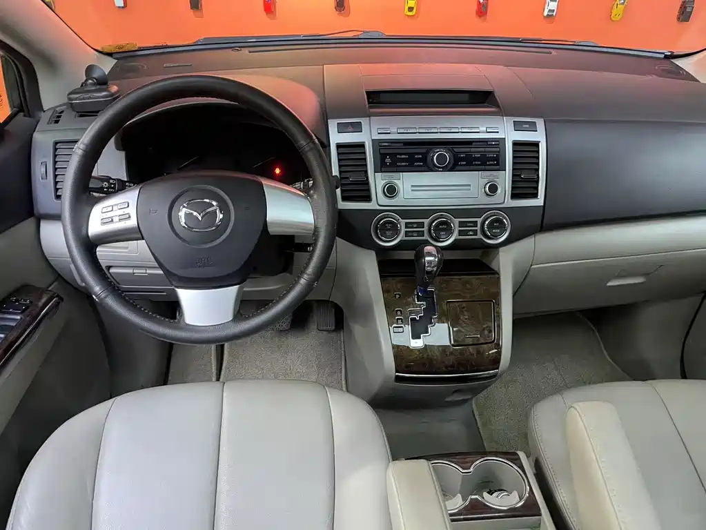 MAZDA 8 2011
