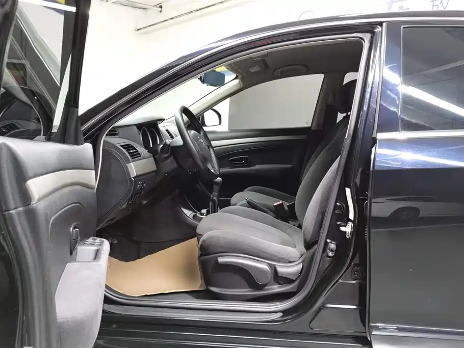 NISSAN SYLPHY 2016