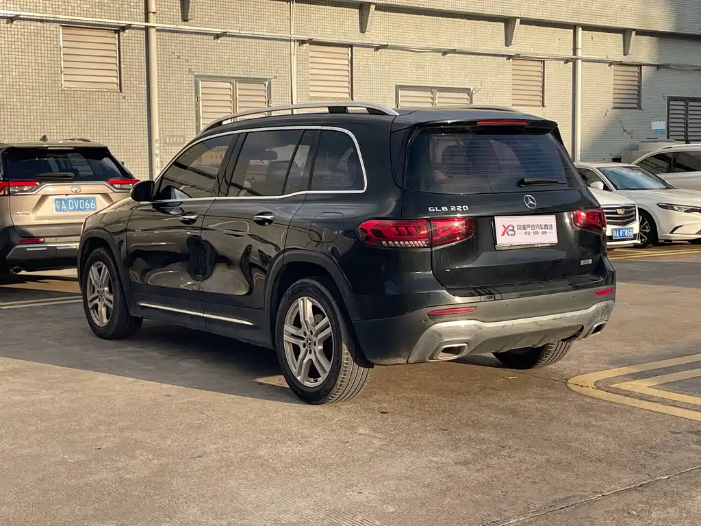 MERCEDES BENZ GLB 2023