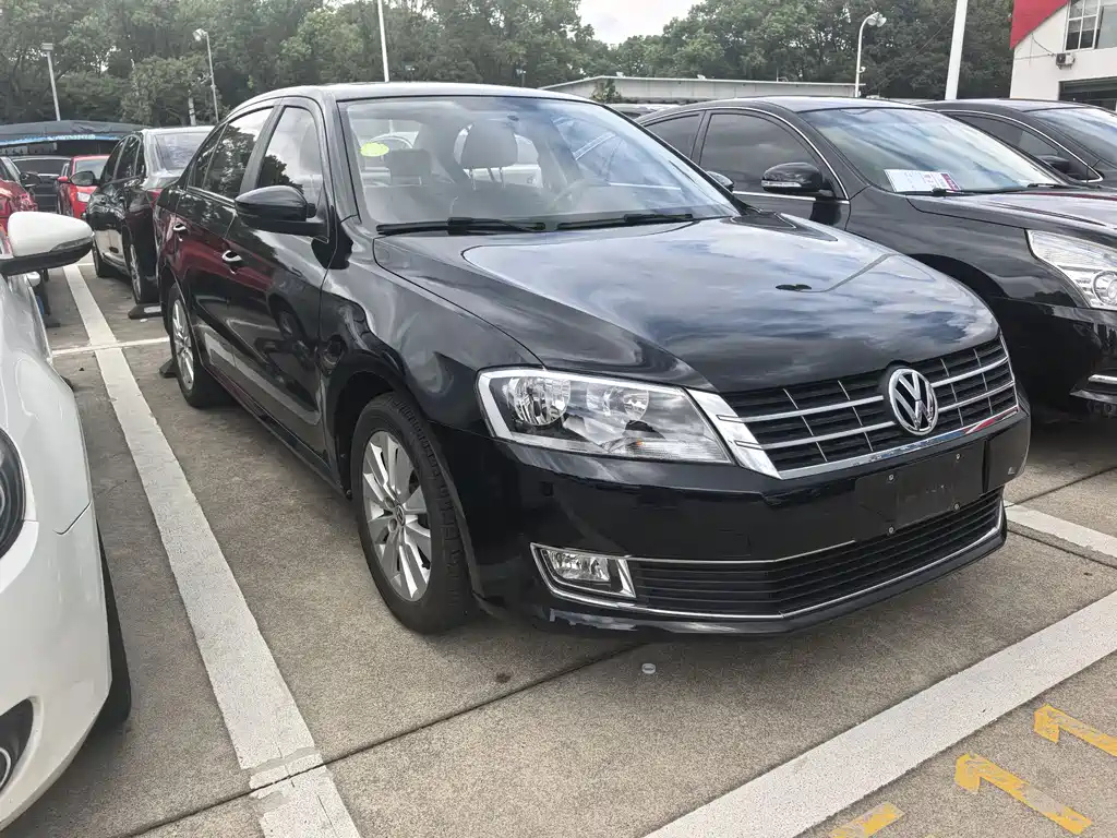 VOLKSWAGEN LAVIDA 2013