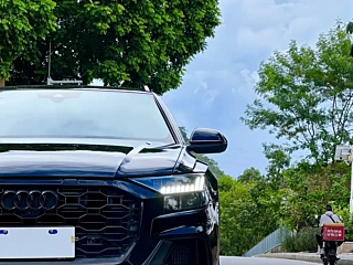 AUDI Q8 2022