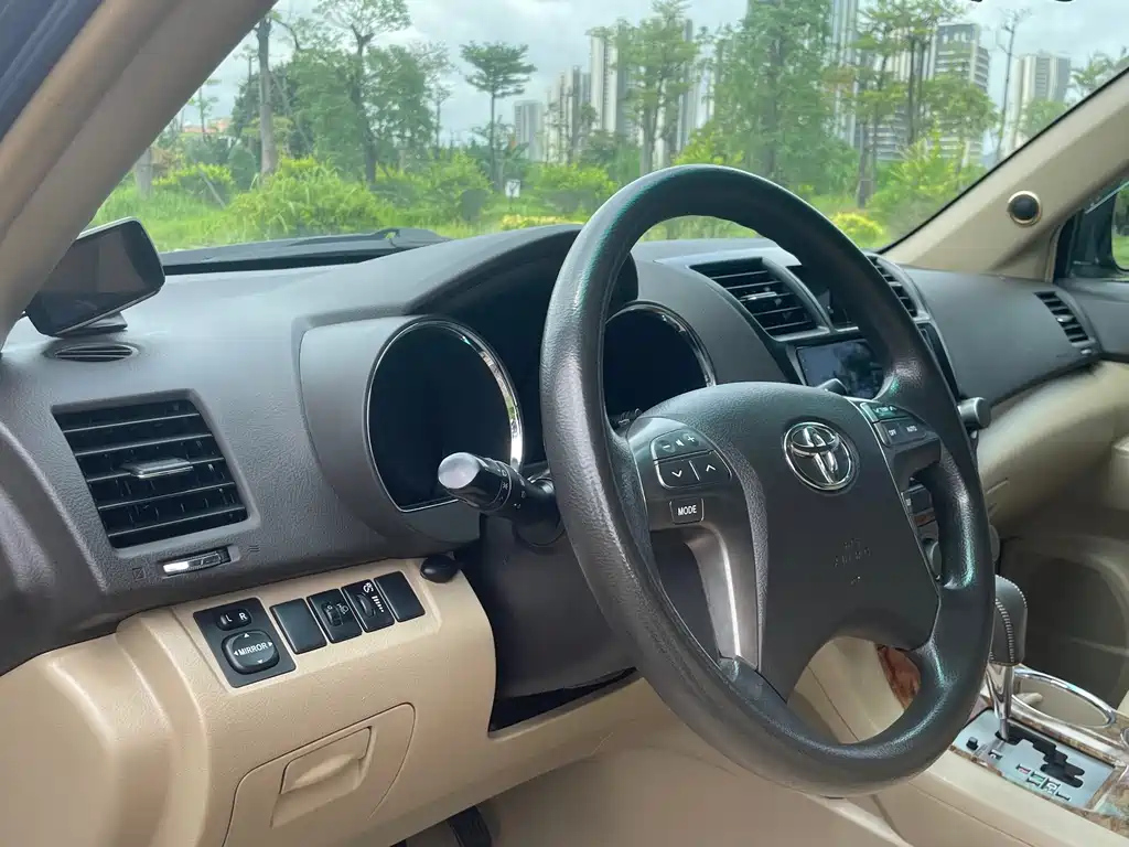 TOYOTA HIGHLANDER 2012