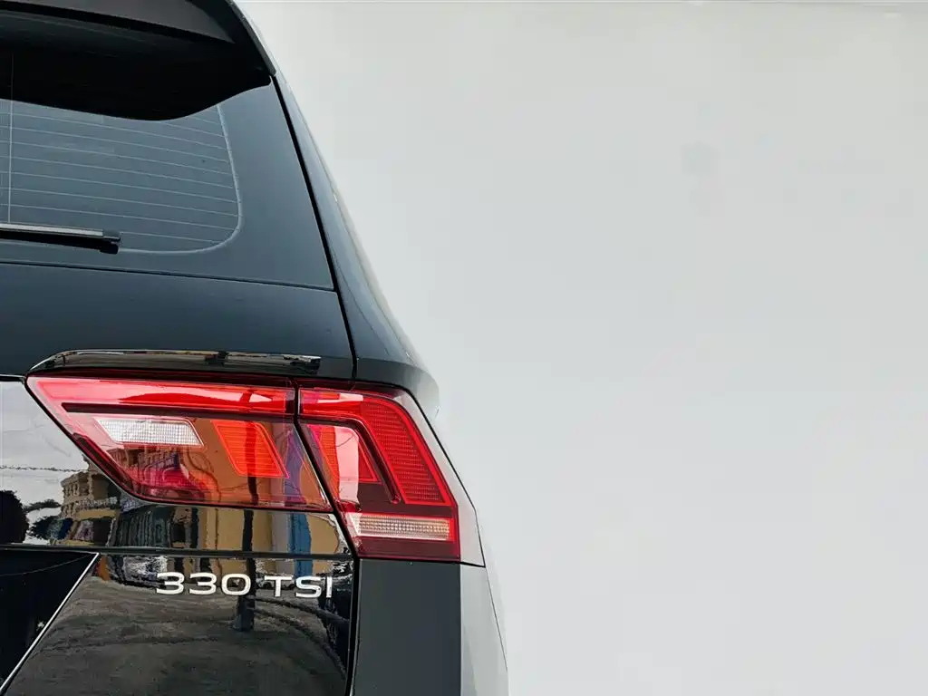 VOLKSWAGEN TIGUAN L 2021