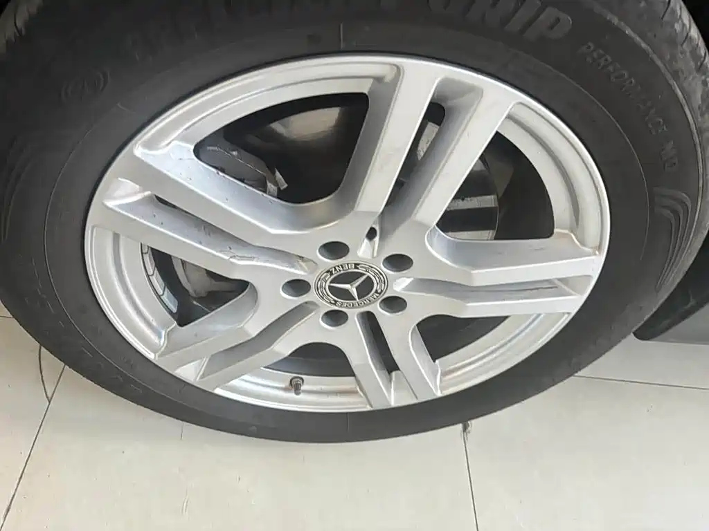 MERCEDES BENZ GLB 2023