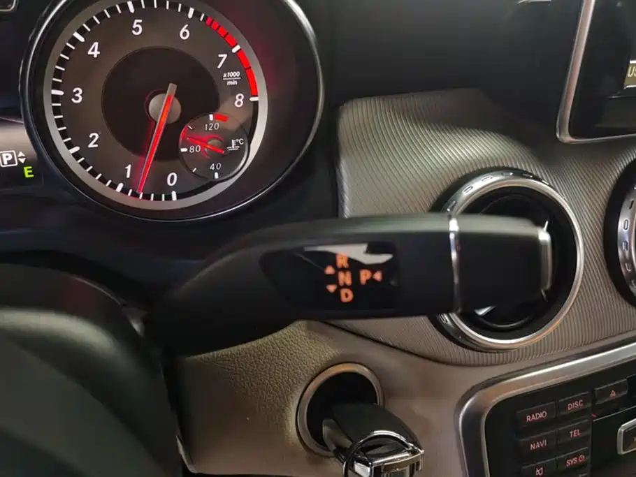 MERCEDES BENZ GLA 2015