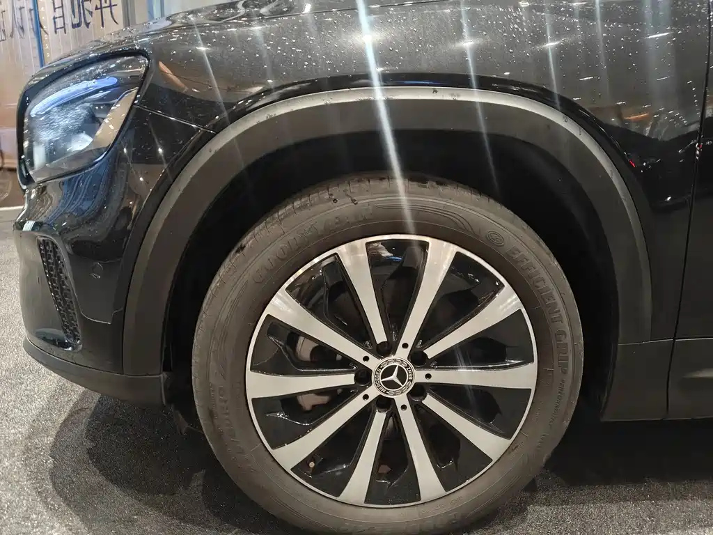 MERCEDES BENZ GLB 2023
