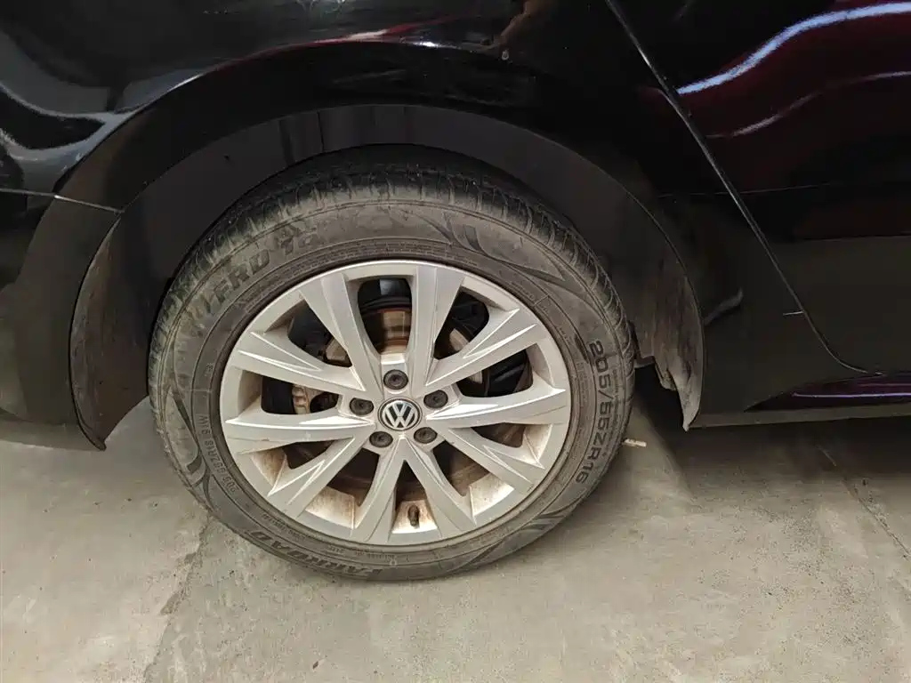 VOLKSWAGEN LAVIDA 2017