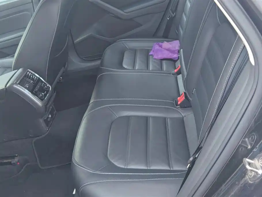 VOLKSWAGEN PASSAT 2018