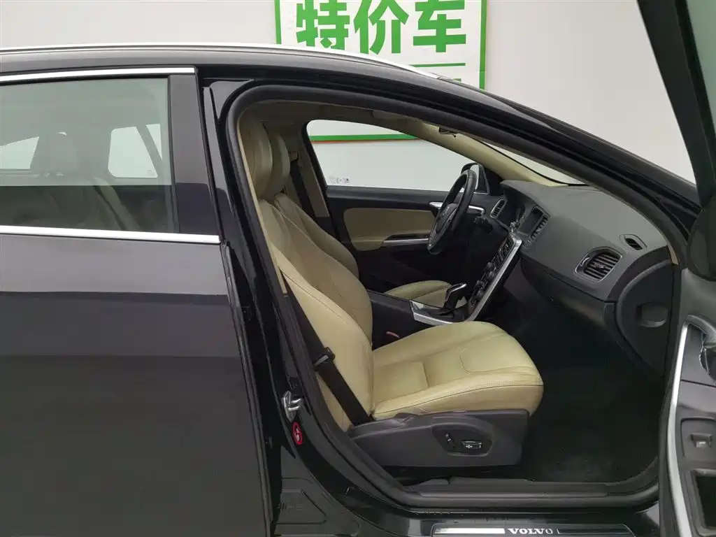 VOLVO V60 2014