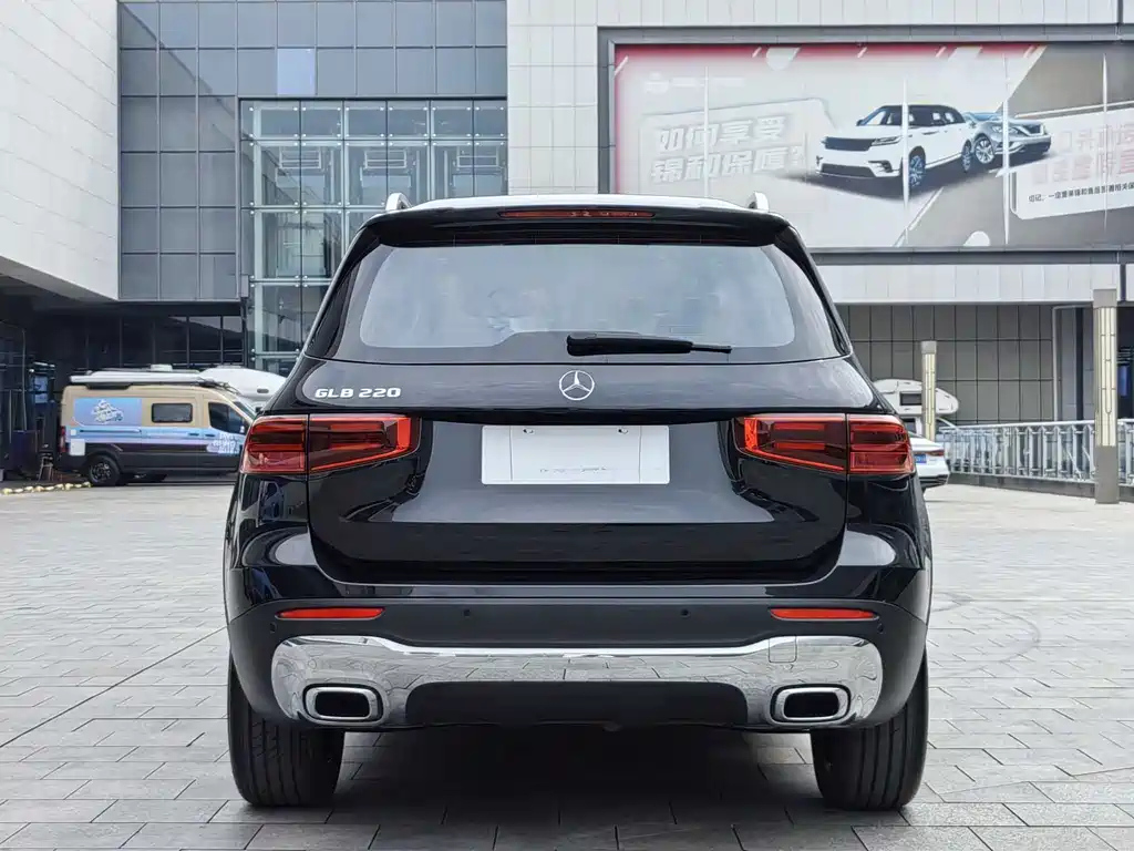 MERCEDES BENZ GLB 2023