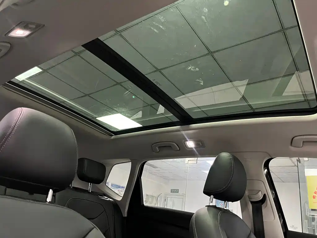 VOLKSWAGEN THARU 2021