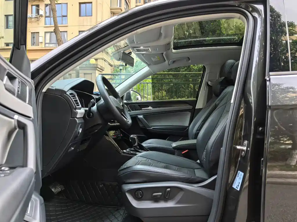 VOLKSWAGEN TAYRON 2025