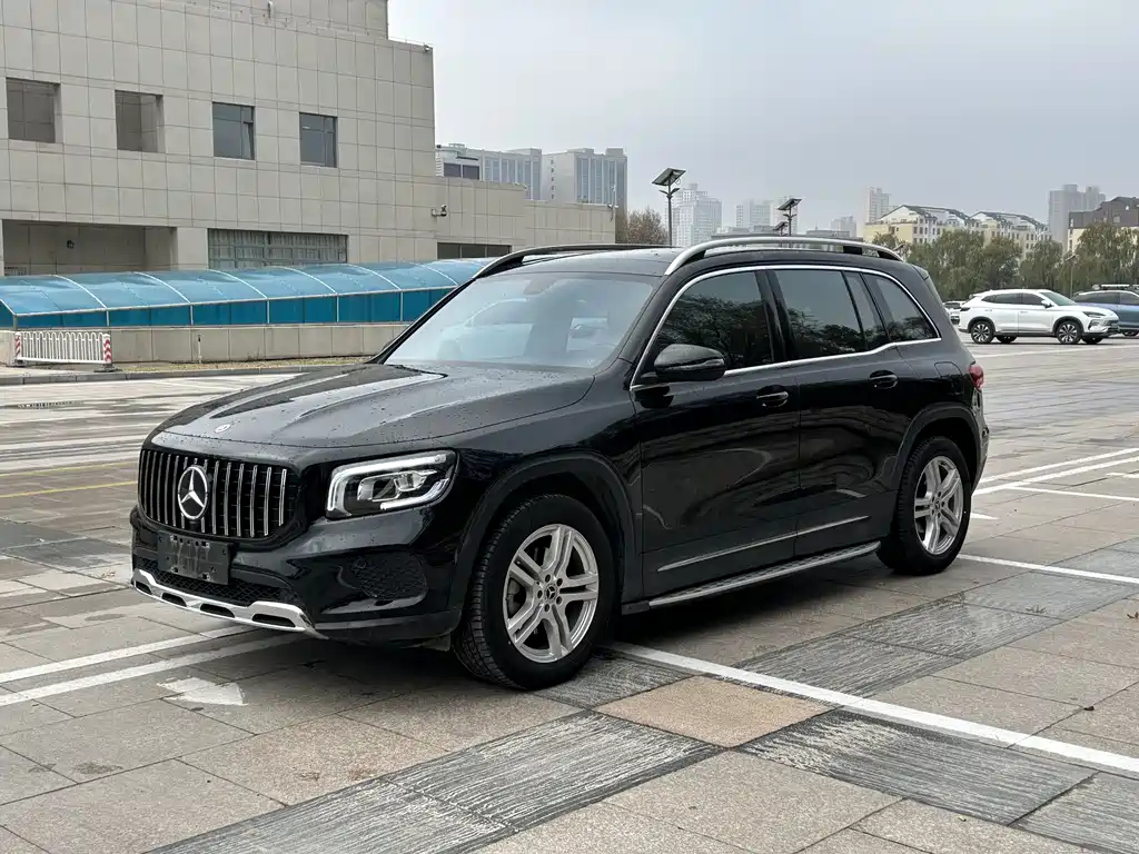 MERCEDES BENZ GLB 2023