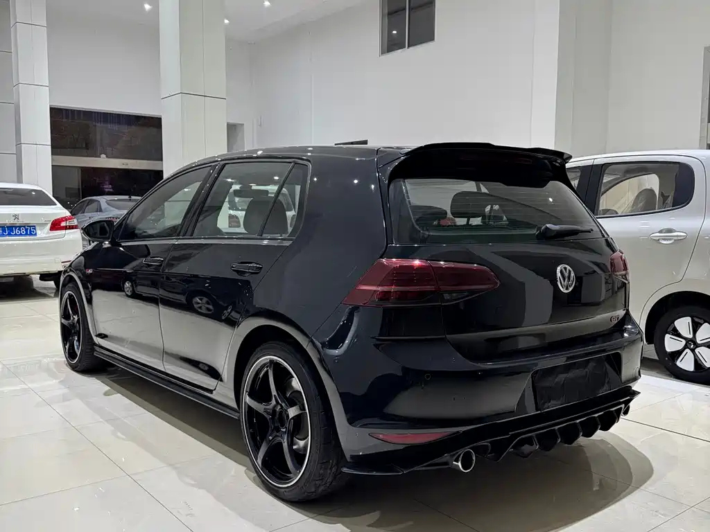 VOLKSWAGEN GOLF GTI 2017