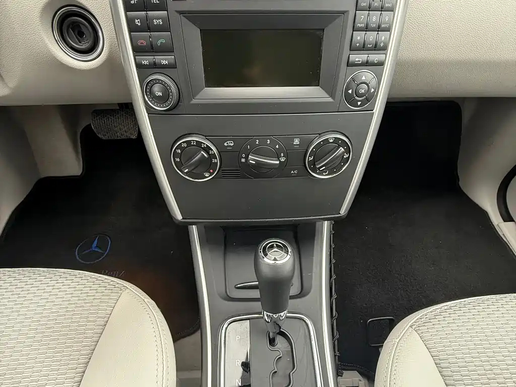 MERCEDES BENZ A-CLASS IMPORT 2011