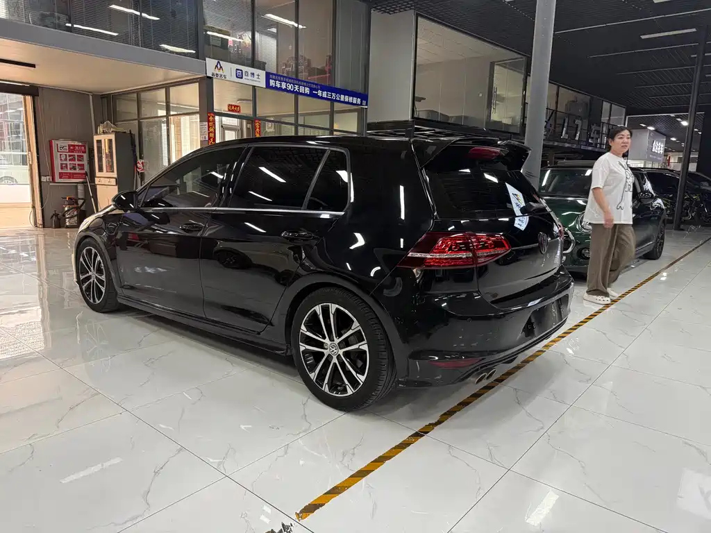 VOLKSWAGEN GOLF 2016