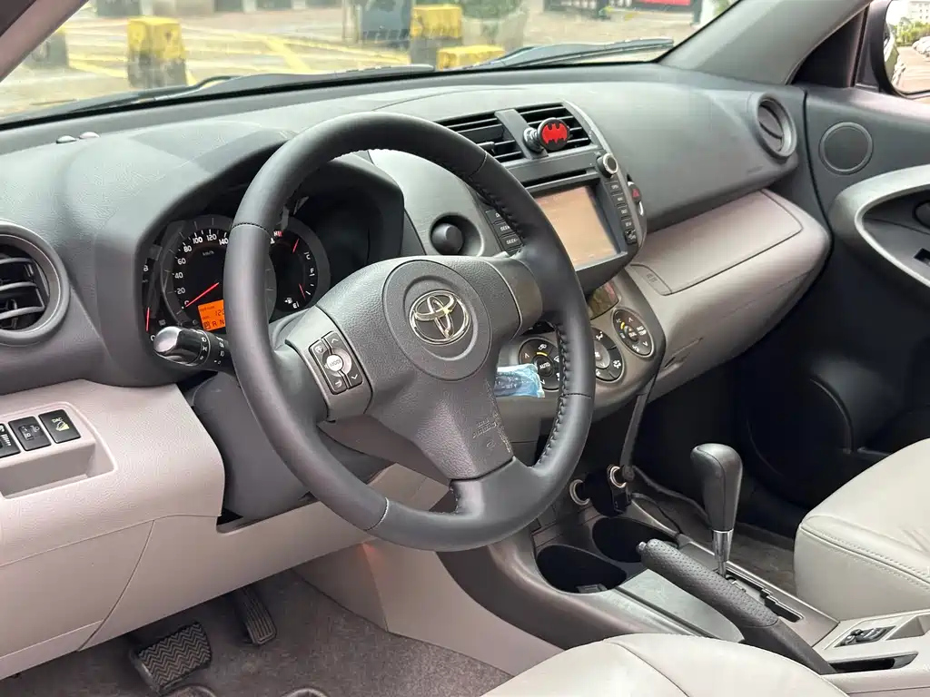 TOYOTA RAV4 RONGFANG 2011
