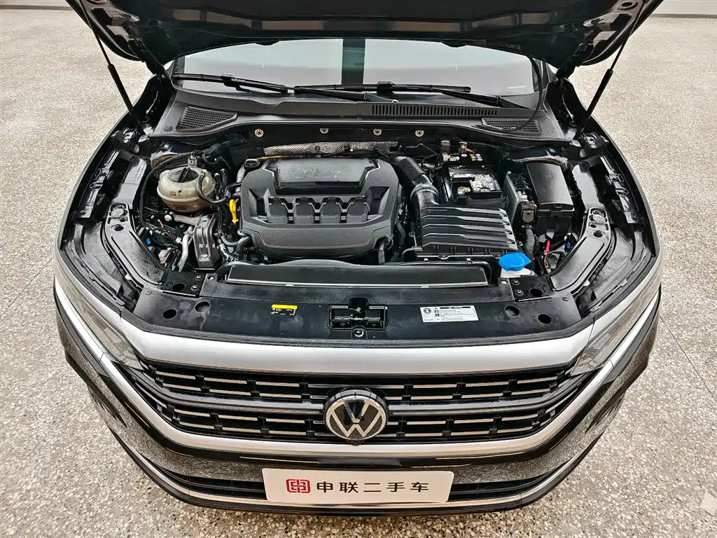 VOLKSWAGEN PASSAT 2024
