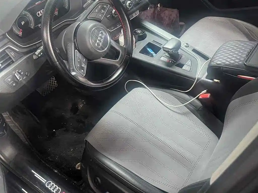 AUDI A4L 2022