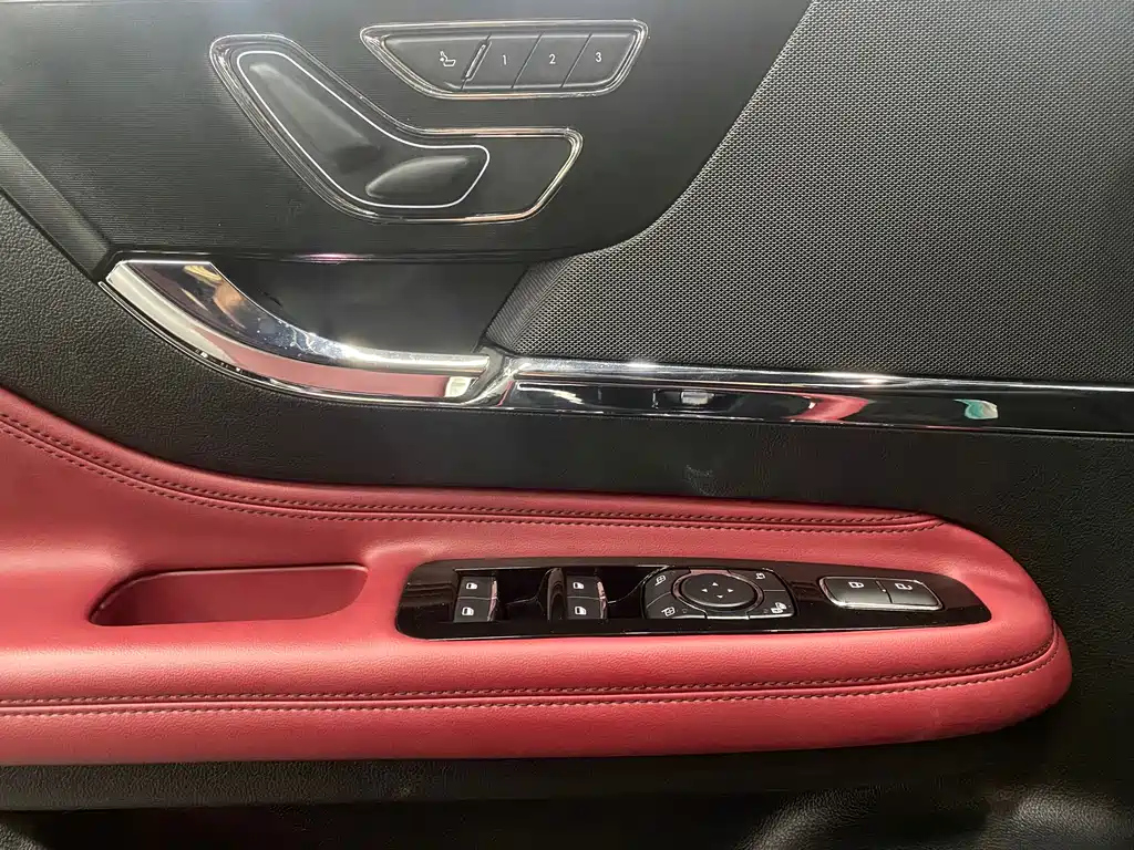 LINCOLN ADVENTURER 2023