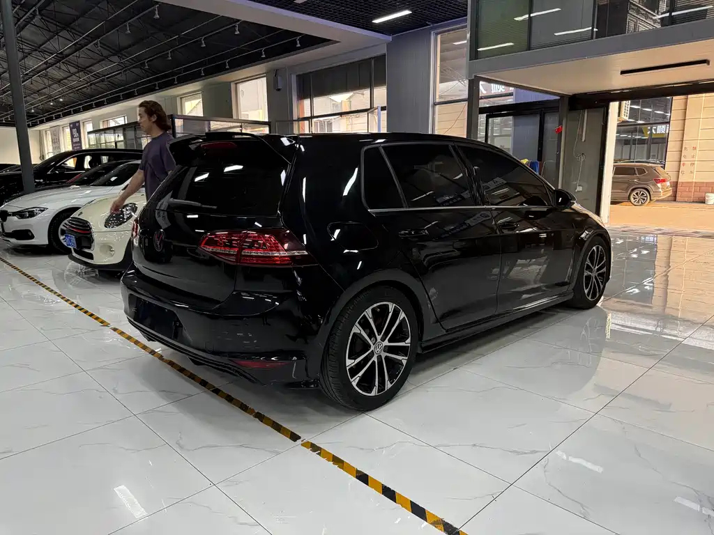 VOLKSWAGEN GOLF 2016