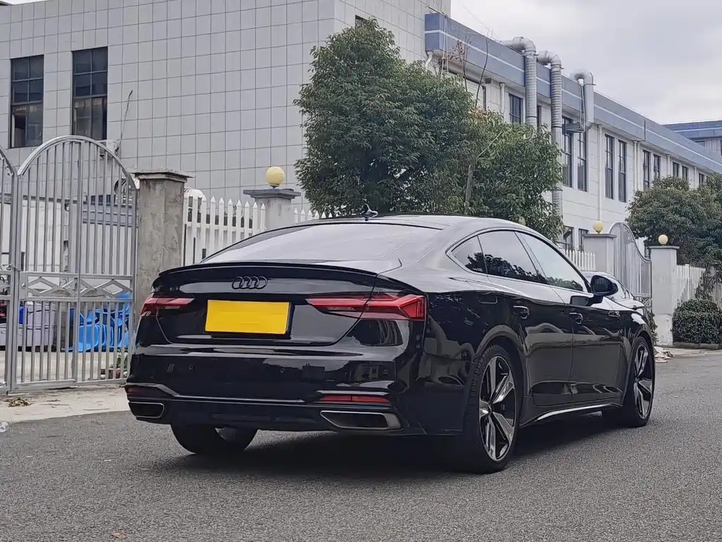 AUDI A5 2022