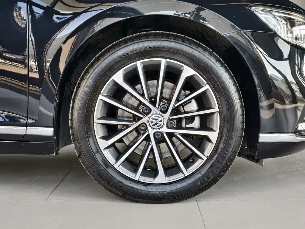 VOLKSWAGEN MAGOTAN 2020