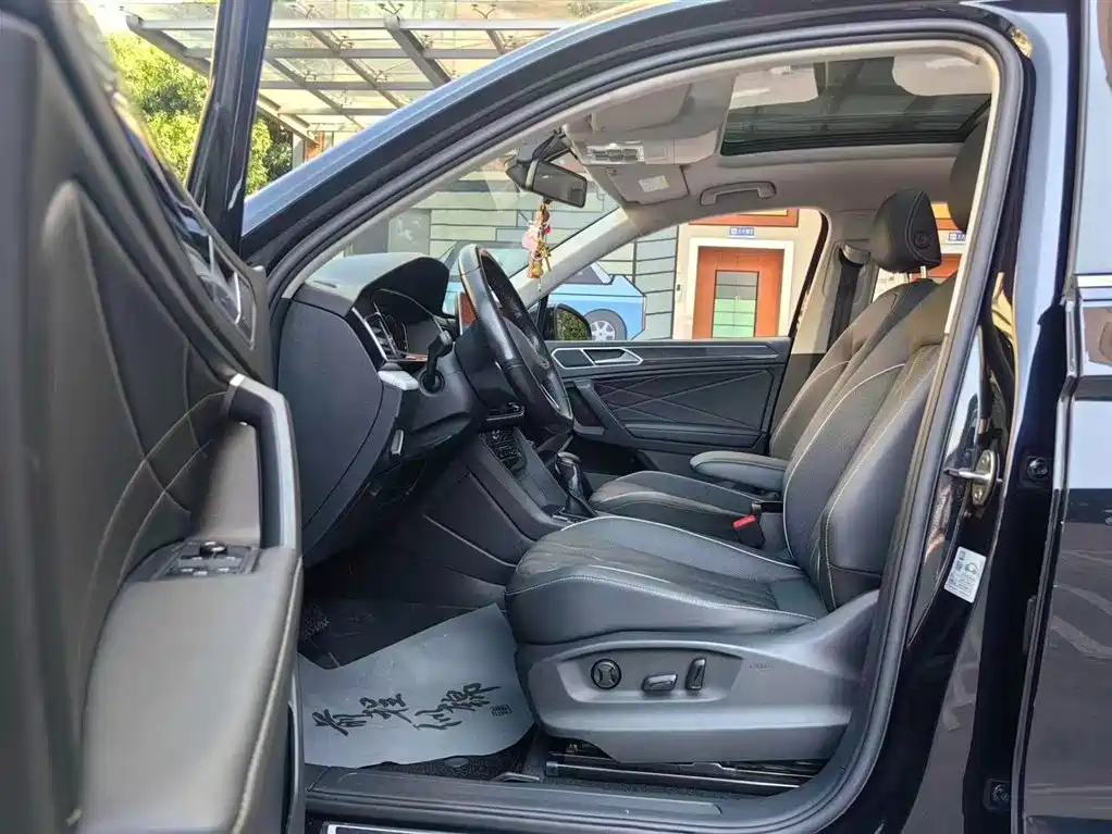 VOLKSWAGEN TIGUAN L 2022