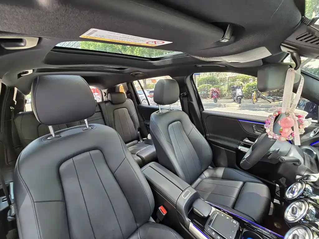 MERCEDES BENZ GLB 2023