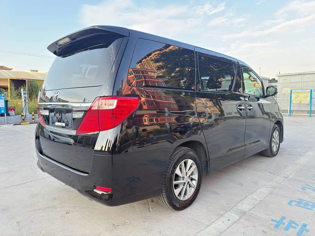 TOYOTA ALPHARD 2012