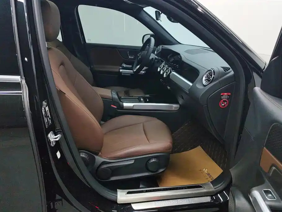 MERCEDES BENZ GLB 2024