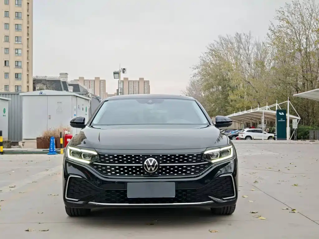 VOLKSWAGEN PASSAT 2024