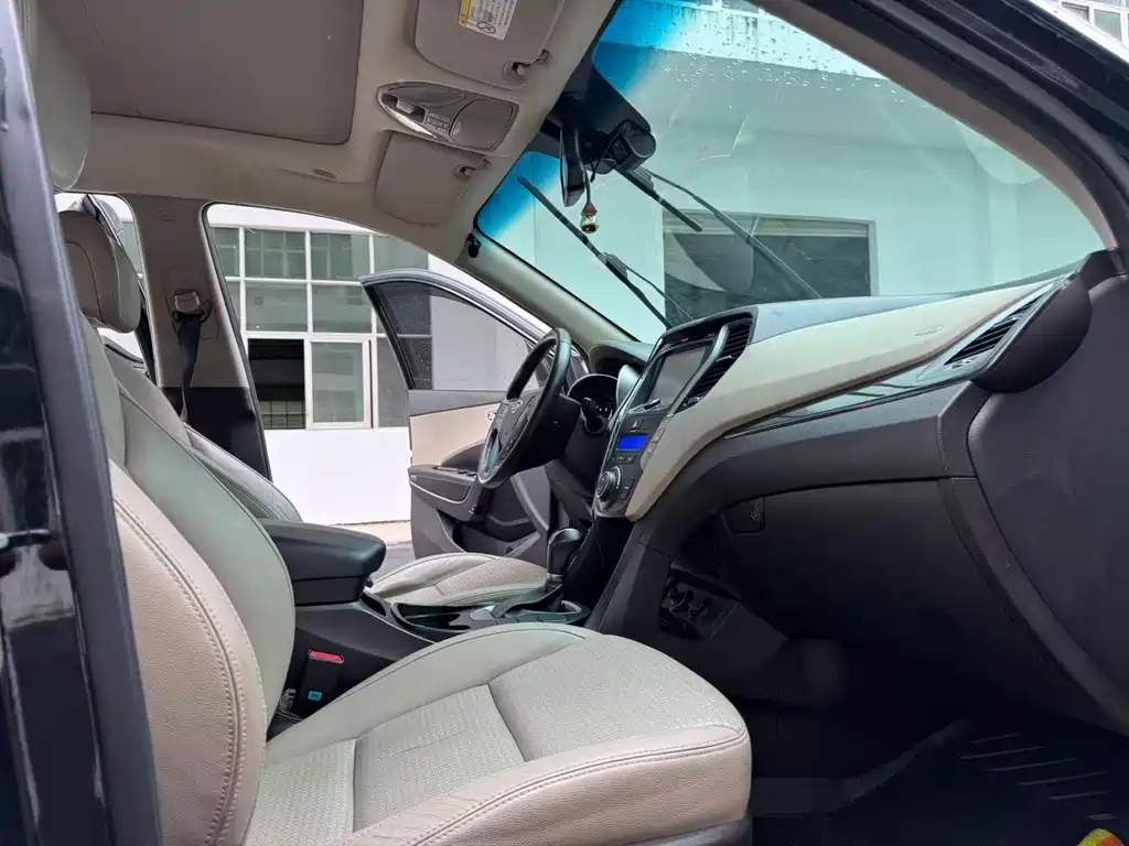 HYUNDAI SANTAFE 2013